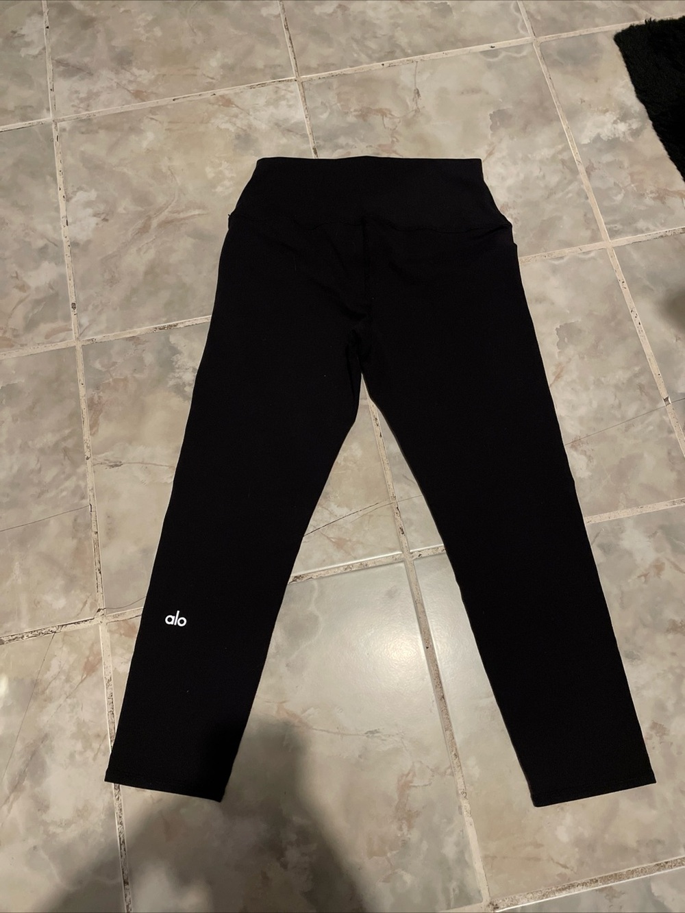 Alo Yoga Women’s Medium Black Cropped Leggings High Waist Athletic Workout Pants